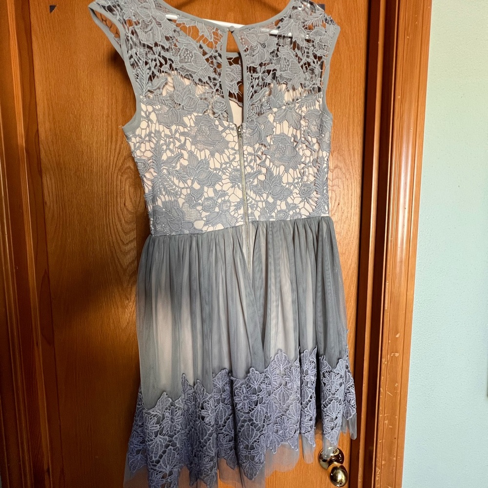 Size L women’s dress - Picture 2 of 4